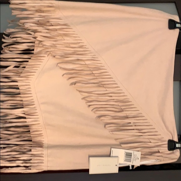 Super cute velvety feeling frilly skirt - Picture 3 of 3